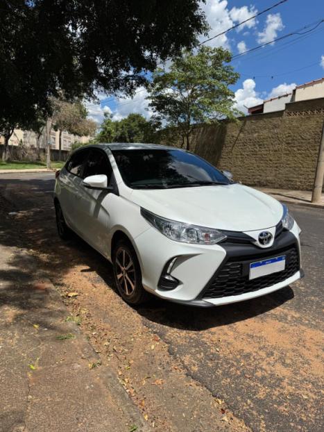 TOYOTA Yaris Hatch 1.5 16V 4P FLEX XL MULTIDRIVE AUTOM�TICO CVT, Foto 3