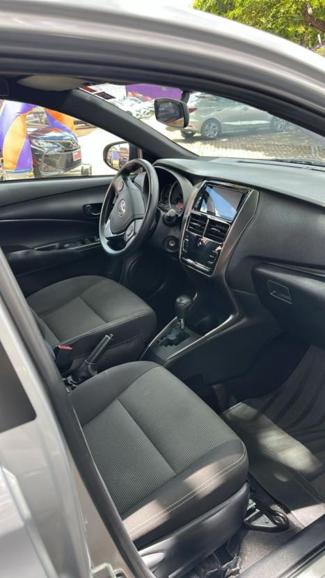 TOYOTA Yaris Hatch 1.3 16V 4P FLEX XL, Foto 3