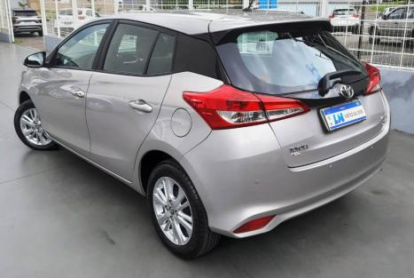 TOYOTA Yaris Hatch 1.3 16V 4P FLEX XL PLUS TECH MULTIDRIVE AUTOM�TICO CVT, Foto 4