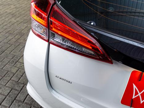 TOYOTA Yaris Hatch 1.5 16V 4P FLEX XLS MULTIDRIVE AUTOM�TICO CVT, Foto 28