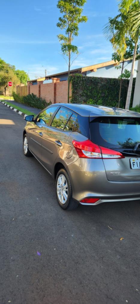 TOYOTA Yaris Hatch 1.3 16V 4P FLEX XL PLUS TECH MULTIDRIVE AUTOM�TICO CVT, Foto 4