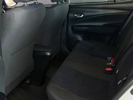 TOYOTA Yaris Hatch 1.3 16V 4P FLEX XL PLUS TECH MULTIDRIVE AUTOM�TICO CVT, Foto 8