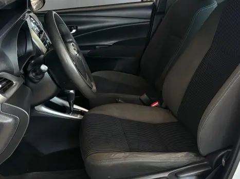 TOYOTA Yaris Hatch 1.3 16V 4P FLEX XL PLUS TECH MULTIDRIVE AUTOM�TICO CVT, Foto 9