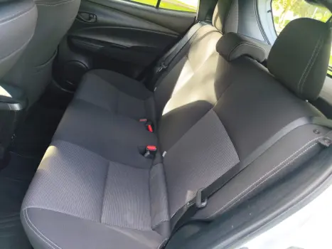 TOYOTA Yaris Hatch 1.5 16V 4P FLEX XL MULTIDRIVE AUTOM�TICO CVT, Foto 14