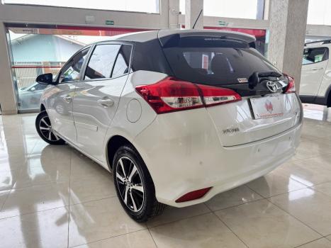 TOYOTA Yaris Hatch 1.3 16V 4P FLEX XL PLUS TECH MULTIDRIVE AUTOM�TICO CVT, Foto 4