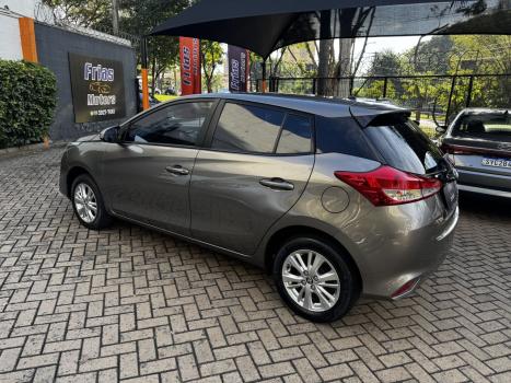 TOYOTA Yaris Hatch 1.3 16V 4P FLEX XL MULTIDRIVE AUTOM�TICO CVT, Foto 3