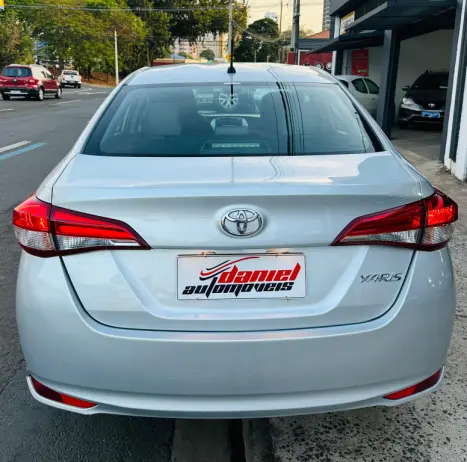 TOYOTA Yaris Sedan 1.5 16V 4P FLEX XL LIVE MULTIDRIVE AUTOMTICO CVT, Foto 8