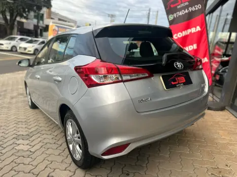 TOYOTA Yaris Sedan 1.3 16V 4P FLEX XL PLUS TECH MULTIDRIVE AUTOMÁTICO CVT, Foto 5