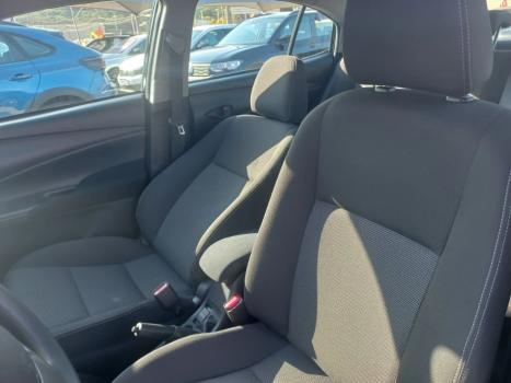 TOYOTA Yaris Sedan , Foto 8