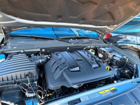 VOLKSWAGEN Amarok 3.0 V6 CABINE DUPLA HIGHLINE 4X4 TURBO INTERCOOLER AUTOM�TICO, Foto 17