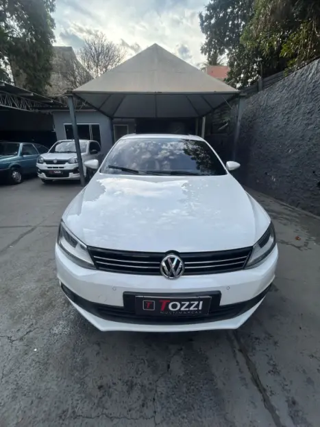 VOLKSWAGEN Jetta 2.0 4P CONFORTLINE TIPTRONIC AUTOMÁTICO, Foto 2 VOLKSWAGEN Jetta 2.0 4P CONFORTLINE TIPTRONIC AUTOMÁTICO, Foto 2