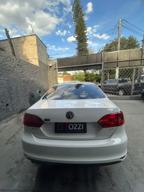 VOLKSWAGEN Jetta 2.0 4P CONFORTLINE TIPTRONIC AUTOMÁTICO, Foto 3 VOLKSWAGEN Jetta 2.0 4P CONFORTLINE TIPTRONIC AUTOMÁTICO, Foto 3