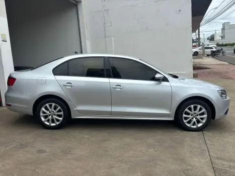 VOLKSWAGEN Jetta 2.0 4P FLEX AUTOM�TICO, Foto 5