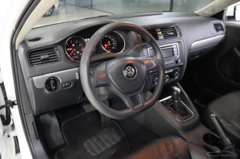 VOLKSWAGEN Jetta 2.0 4P TRENDLINE FLEX AUTOM�TICO, Foto 4