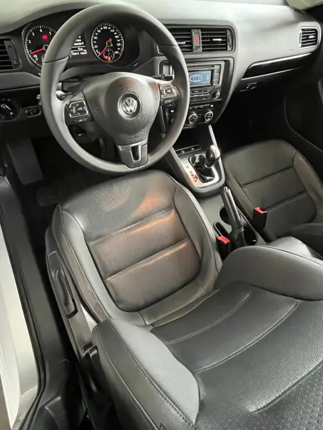 VOLKSWAGEN Jetta 2.0 4P FLEX COMFORTLINE TIPTRONIC AUTOMÁTICO, Foto 16