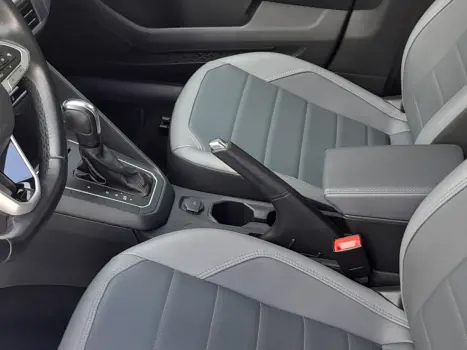 VOLKSWAGEN Nivus 1.0 4P FLEX 200 TSI HIGHLINE TURBO AUTOMÁTICO, Foto 7 VOLKSWAGEN Nivus 1.0 4P FLEX 200 TSI HIGHLINE TURBO AUTOMÁTICO, Foto 7