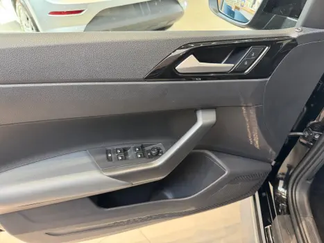 VOLKSWAGEN Nivus 1.0 4P FLEX 200 TSI HIGHLINE TURBO AUTOMÁTICO, Foto 7 VOLKSWAGEN Nivus 1.0 4P FLEX 200 TSI HIGHLINE TURBO AUTOMÁTICO, Foto 7