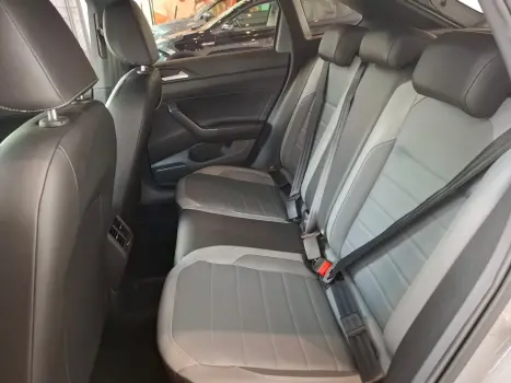 VOLKSWAGEN Nivus 1.0 4P FLEX 200 TSI HIGHLINE TURBO AUTOMÁTICO, Foto 6 VOLKSWAGEN Nivus 1.0 4P FLEX 200 TSI HIGHLINE TURBO AUTOMÁTICO, Foto 6