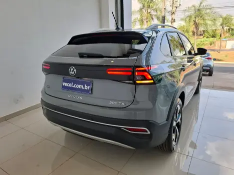 VOLKSWAGEN Nivus 1.0 4P FLEX 200 TSI HIGHLINE TURBO AUTOMÁTICO, Foto 9 VOLKSWAGEN Nivus 1.0 4P FLEX 200 TSI HIGHLINE TURBO AUTOMÁTICO, Foto 9