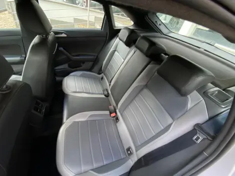 VOLKSWAGEN Nivus 1.0 4P FLEX 200 TSI HIGHLINE TURBO AUTOM�TICO, Foto 16