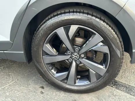 VOLKSWAGEN Nivus 1.0 4P FLEX 200 TSI HIGHLINE TURBO AUTOM�TICO, Foto 13