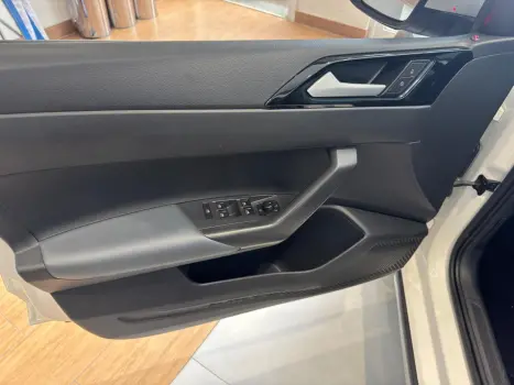 VOLKSWAGEN Nivus 1.0 4P FLEX 200 TSI HIGHLINE TURBO AUTOM�TICO, Foto 7