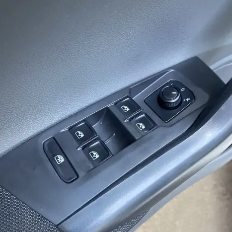 VOLKSWAGEN Polo Hatch 1.0 12V 4P 200 TSI COMFORTLINE, Foto 9