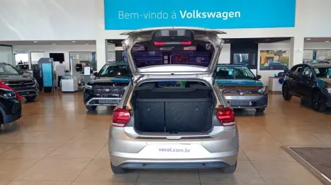VOLKSWAGEN Polo Hatch 1.0 12V 4P 200 TSI  COMFORTLINE AUTOM�TICO, Foto 12