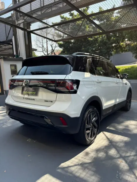 VOLKSWAGEN T-Cross 1.4 4P 250 TSI FLEX HIGHLINE AUTOM�TICO, Foto 6