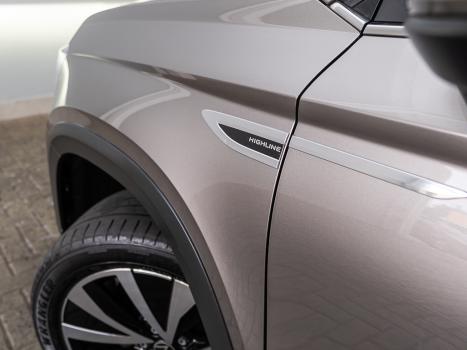 VOLKSWAGEN Taos 1.4 16V 4P FLEX 250 TSI HIGHLINE AUTOMTICO, Foto 32