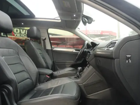 VOLKSWAGEN Tiguan 1.4 250 TSI TOTAL FLEX ALLSPACE COMFORTLINE TURBO AUTOMTICO TIPTRONIC, Foto 23