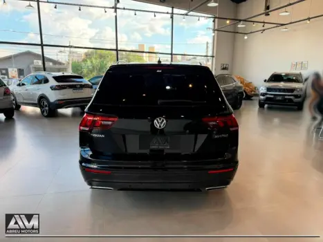 VOLKSWAGEN Tiguan 1.4 250 TSI TOTAL FLEX ALLSPACE COMFORTLINE TURBO AUTOM�TICO TIPTRONIC, Foto 5