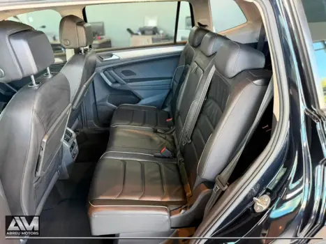 VOLKSWAGEN Tiguan 1.4 250 TSI TOTAL FLEX ALLSPACE COMFORTLINE TURBO AUTOM�TICO TIPTRONIC, Foto 9