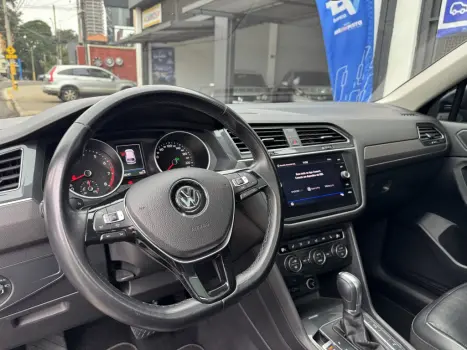 VOLKSWAGEN Tiguan 1.4 250 TSI TOTAL FLEX ALLSPACE COMFORTLINE TURBO AUTOM�TICO TIPTRONIC, Foto 6