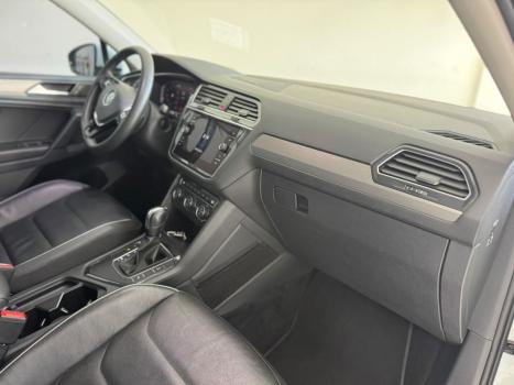 VOLKSWAGEN Tiguan 1.4 250 TSI TOTAL FLEX ALLSPACE COMFORTLINE TURBO AUTOM�TICO TIPTRONIC, Foto 9