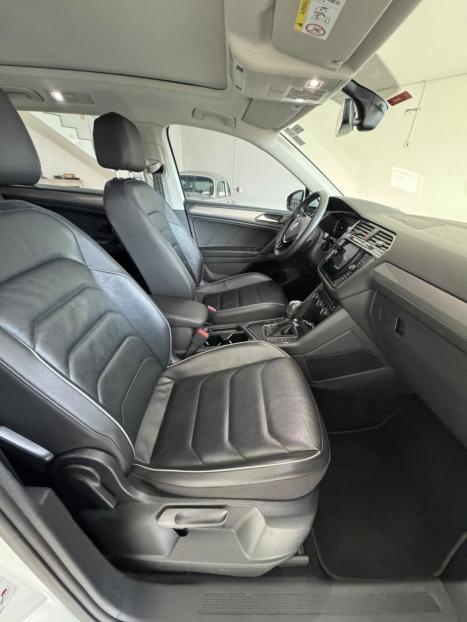 VOLKSWAGEN Tiguan 1.4 250 TSI TOTAL FLEX ALLSPACE COMFORTLINE TURBO AUTOM�TICO TIPTRONIC, Foto 10