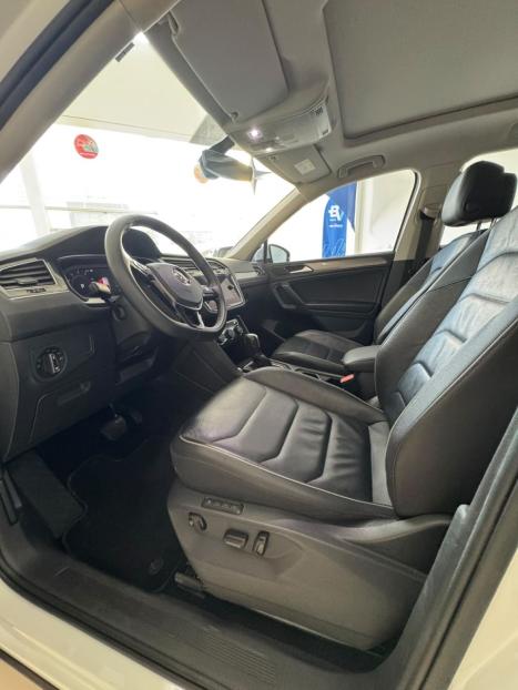 VOLKSWAGEN Tiguan 1.4 250 TSI TOTAL FLEX ALLSPACE COMFORTLINE TURBO AUTOM�TICO TIPTRONIC, Foto 16