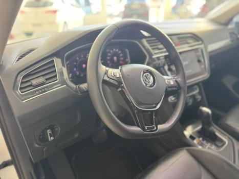 VOLKSWAGEN Tiguan 1.4 250 TSI TOTAL FLEX ALLSPACE COMFORTLINE TURBO AUTOM�TICO TIPTRONIC, Foto 17