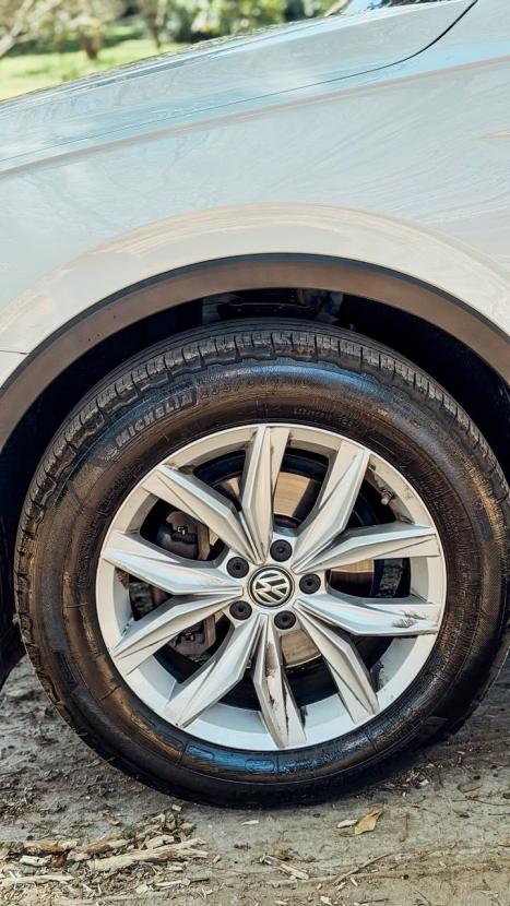 VOLKSWAGEN Tiguan 1.4 250 TSI TOTAL FLEX ALLSPACE COMFORTLINE TURBO AUTOM�TICO TIPTRONIC, Foto 18