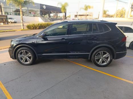 VOLKSWAGEN Tiguan 2.0 350 TSI TOTAL FLEX ALLSPACE R-LINE 4-MOTION TURBO AUTOM�TICO DSG, Foto 9