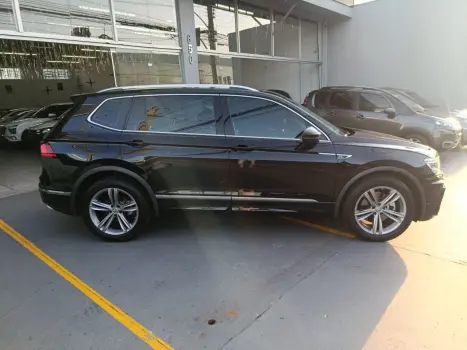 VOLKSWAGEN Tiguan 2.0 350 TSI TOTAL FLEX ALLSPACE R-LINE 4-MOTION TURBO AUTOM�TICO DSG, Foto 18