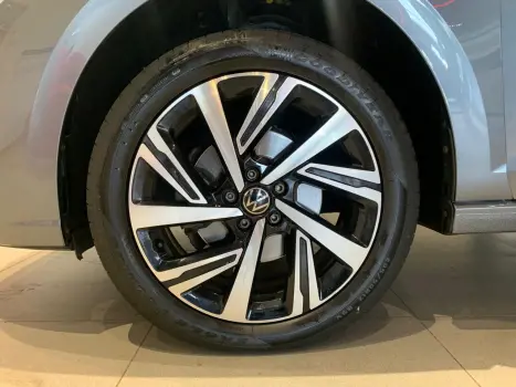 VOLKSWAGEN Virtus 1.0 4P 200 TSI FLEX HIGHLINE AUTOM�TICO, Foto 8