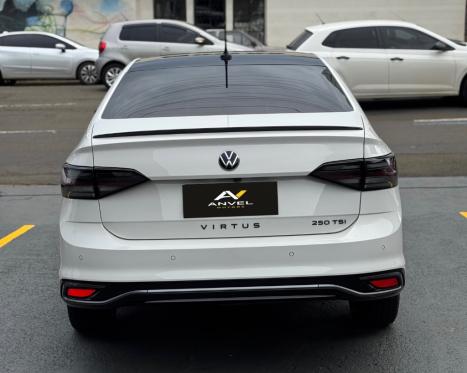 VOLKSWAGEN Virtus 1.4 4P 250 TSI EXCLUSIVE AUTOM�TICO, Foto 4