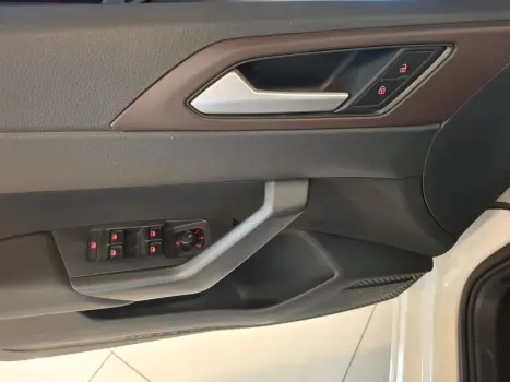 VOLKSWAGEN Virtus 1.0 4P 200 TSI FLEX HIGHLINE AUTOM�TICO, Foto 7