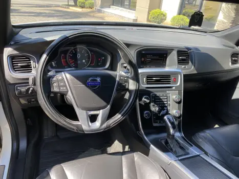 VOLVO V60 3.0 24V T6 R DESIGN TURBO AUTOMTICO, Foto 15