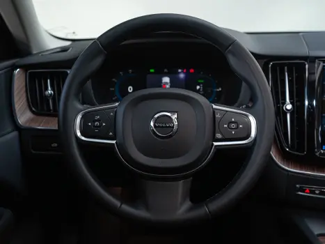 VOLVO XC60 2.0 16V 4P T8 RECHARGE H�BRIDO PLUS AWD TURBO GEARTRONIC AUTOM�TICO, Foto 13