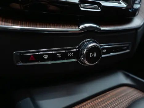 VOLVO XC60 2.0 16V 4P T8 RECHARGE H�BRIDO PLUS AWD TURBO GEARTRONIC AUTOM�TICO, Foto 19