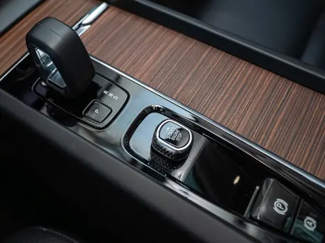 VOLVO XC60 2.0 16V 4P T8 RECHARGE H�BRIDO PLUS AWD TURBO GEARTRONIC AUTOM�TICO, Foto 20