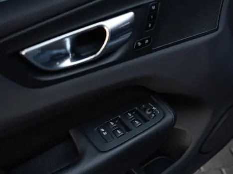 VOLVO XC60 2.0 16V 4P T8 RECHARGE H�BRIDO PLUS AWD TURBO GEARTRONIC AUTOM�TICO, Foto 24