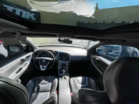 VOLVO XC60 2.0 16V 4P T8 HYBRID R-DESIGN AWD GEARTRONIC AUTOM�TICO, Foto 9